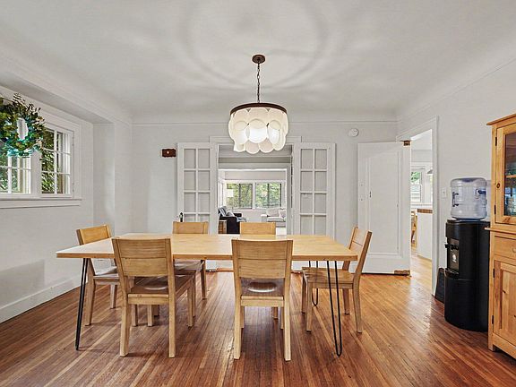 4th image of 2729 Oakwood Ave NE