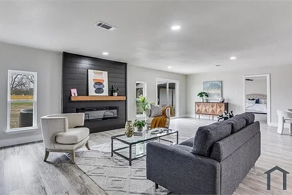 4 bed, 2864 sqft, $3,300 — Photo 2