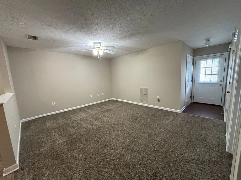 209 E Wilson St #125 — Photo 3