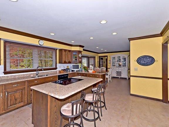4th image of 1043 Cabernet Dr