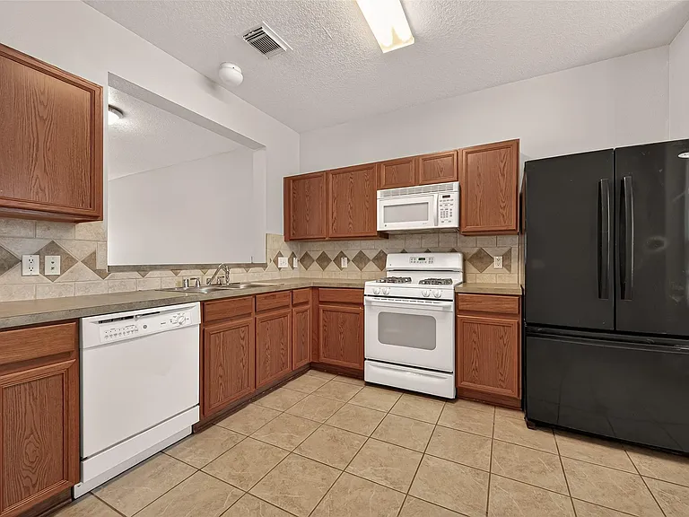 16819 Pine Castle Dr — Photo 3