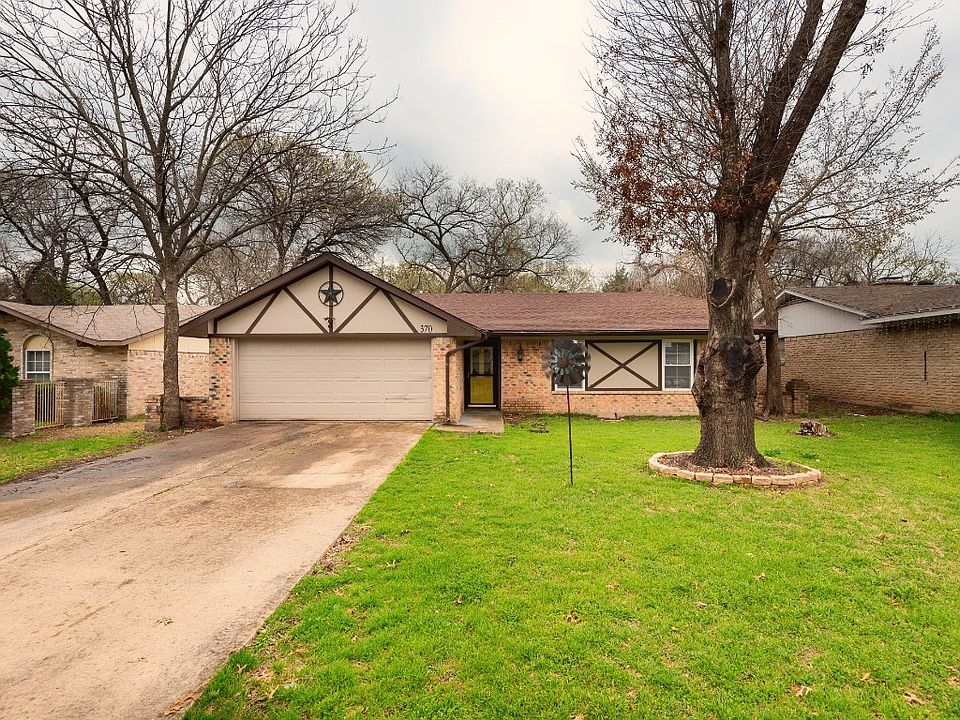 1st image of 370 Lakeview Cir