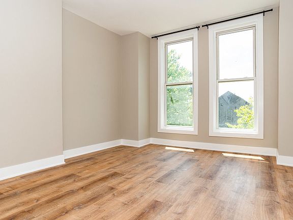 2nd image of 2442 W Taylor St APT 2