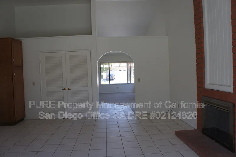 4 bed, 2.0 bath, 1402 sqft, $3,995 — Photo 2