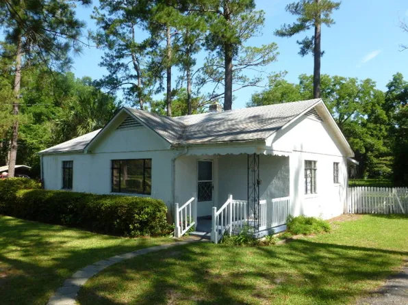 911 Golfview Dr, Waycross, GA 31501