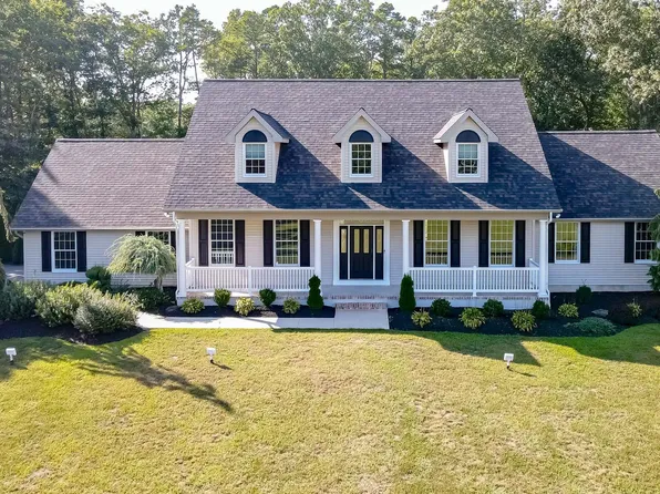 877 7th St, Hammonton, NJ 08037