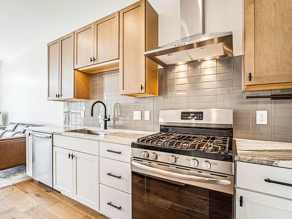 5th image of 6633 Dale Dr Unit 221