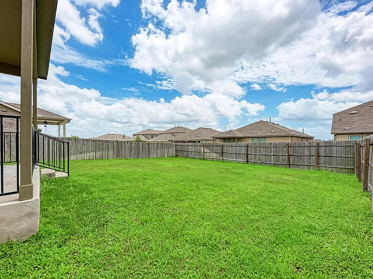 11809 Eragon Dr — Photo 32