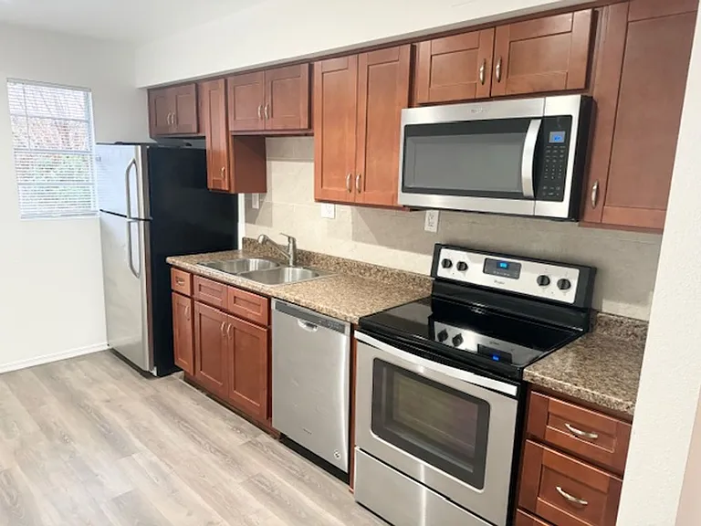 1 bed 1 bath with storage unit — Photo 39