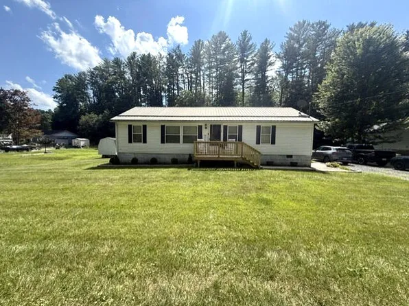 429 Glenview Rd, Crab Orchard, WV 25827