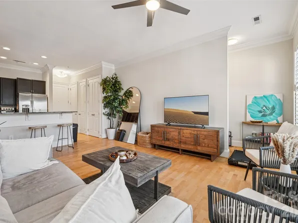 2952 Selwyn Ave #203, Charlotte, NC 28209