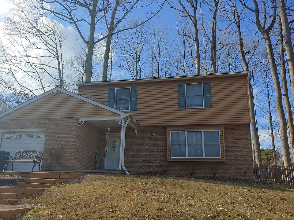 1st image of 804 Fox Bow Dr