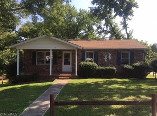 302 Ewell St, Eden, NC 27288