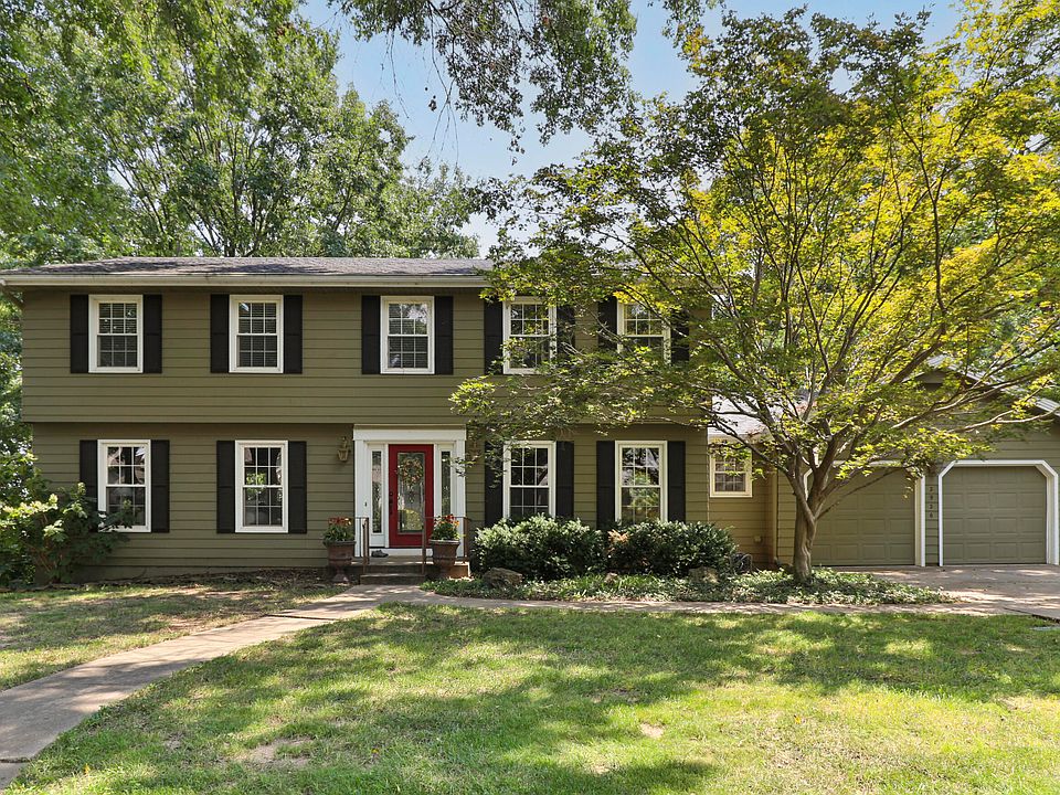 1st image of 2926 S Versailles Avenue