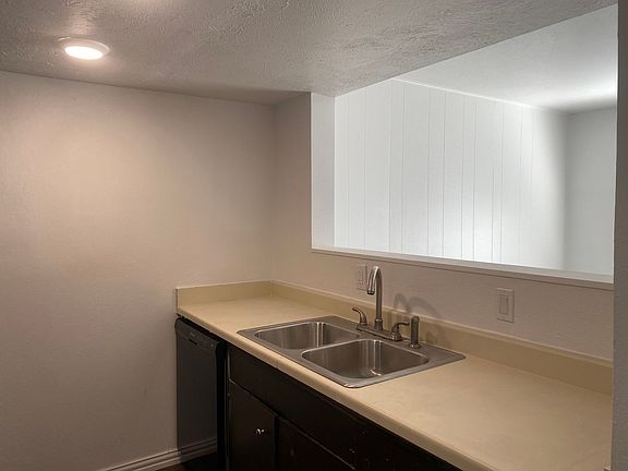 5th image of 4107 Avondale Ave #203