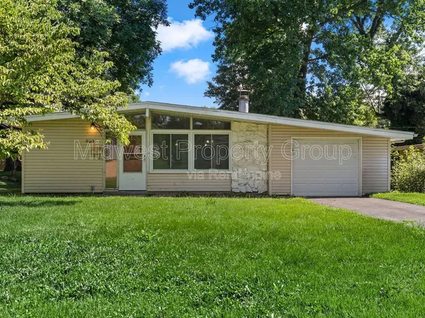 800 Bobbins Ln, Florissant, MO 63033