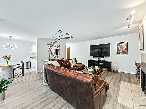 5th image of 5810 Oakwood Dr Unit 1L