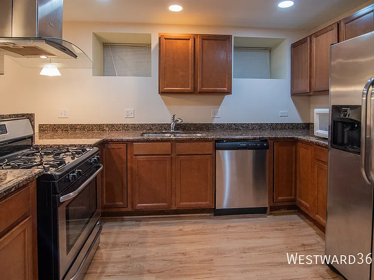 1546 N Mohawk St #1 — Photo 4