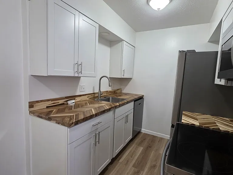 432 E Washington St #9 — Photo 2