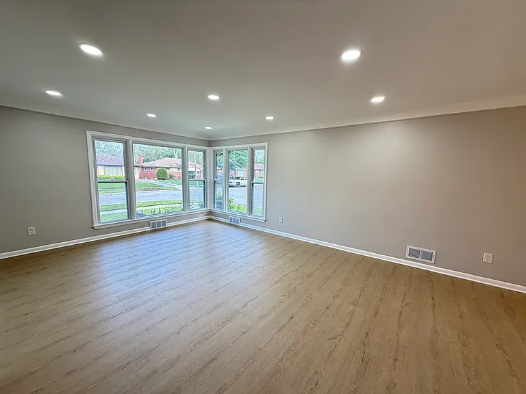 21830 Kipling Ave — Photo 6