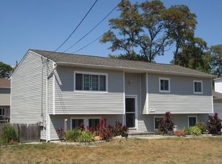 824 5th St, West Babylon, NY 11704