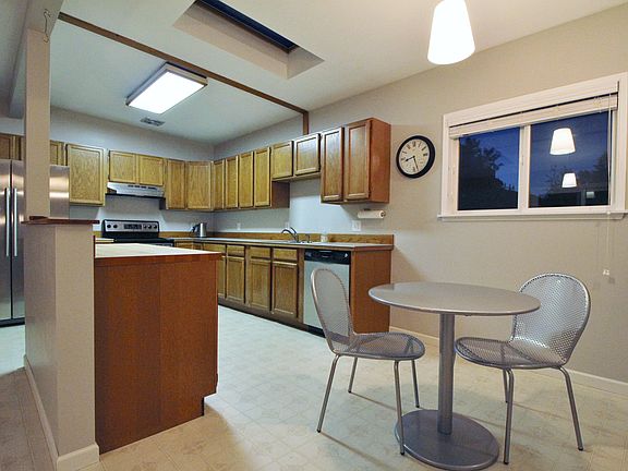 2nd image of 928 164th Pl NE