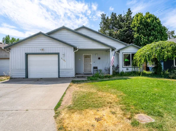1986 SW Betty Ln, Grants Pass, OR 97526