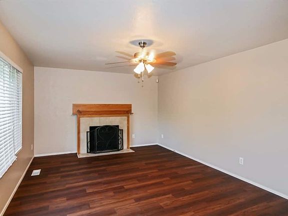 4th image of 245 Begonia Blvd