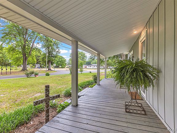 3rd image of 1939 Fitzpatrick Rd