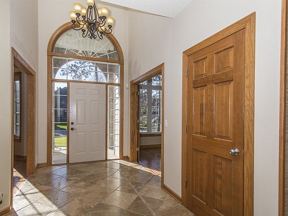 4th image of 8284 Emerald Ln