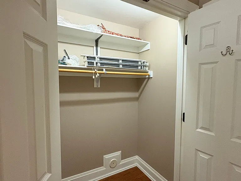 275 Glade View Ct — Photo 15