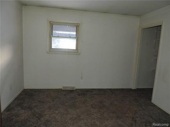 5th image of 634 Tammi Ln