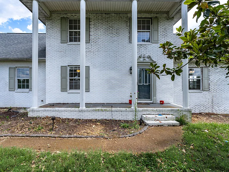 2718 Buckner Ln — Photo 3