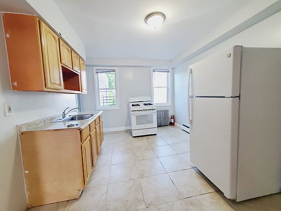 5th image of 56 Jewett Ave #3A