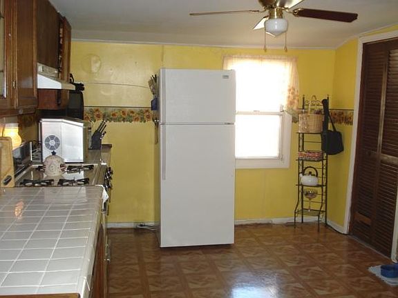 Eat in kitchen