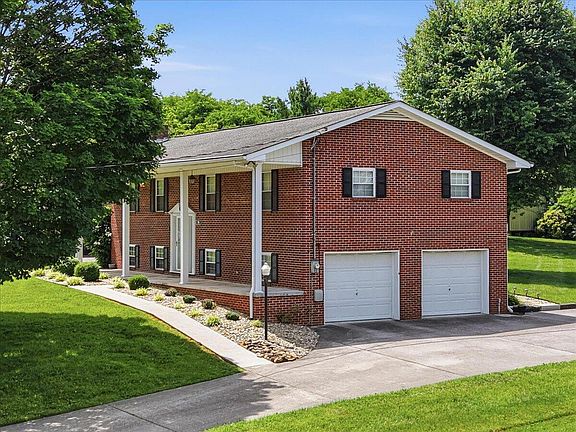 3rd image of 294 Flemings Dr