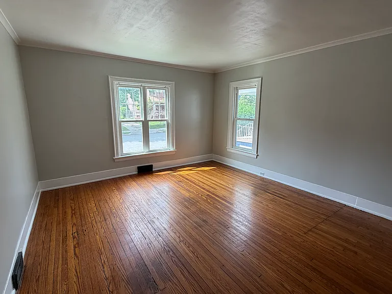 17 Crescent Ave — Photo 4