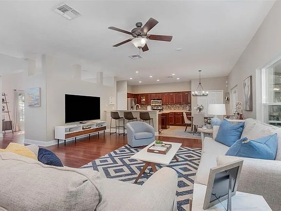 4th image of 5616 English Oak Ct