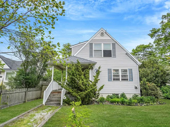 149 Penataquit Avenue, Bay Shore, NY 11706