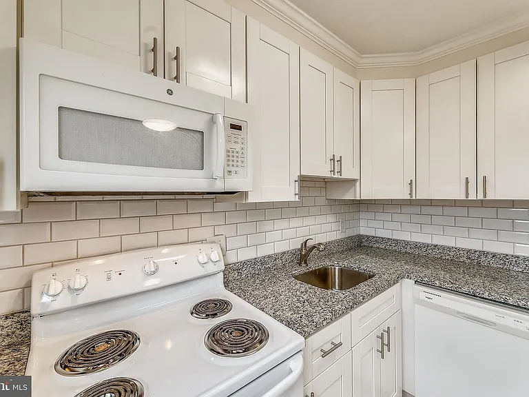 1812 W Abingdon Dr #202 — Photo 6
