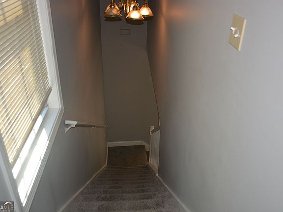 4th image of 910 Mc Daniel St SW