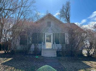 807 W Pecan St, Carbondale, IL 62901