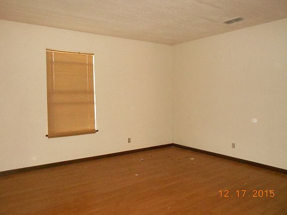 3rd image of 320 Tallwood Dr