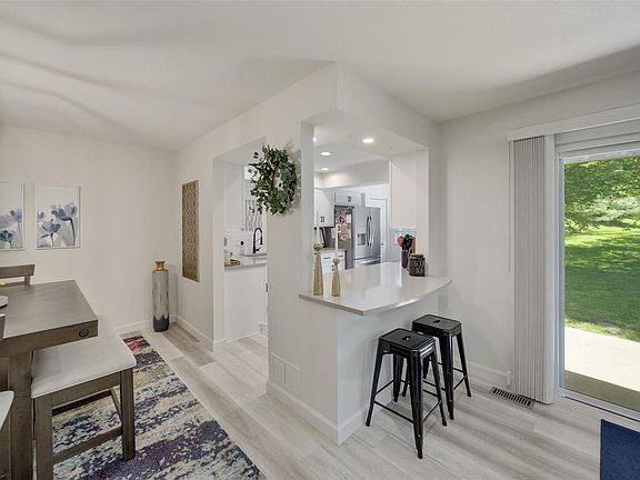 5th image of 2366 Seven Pines Dr Unit 4