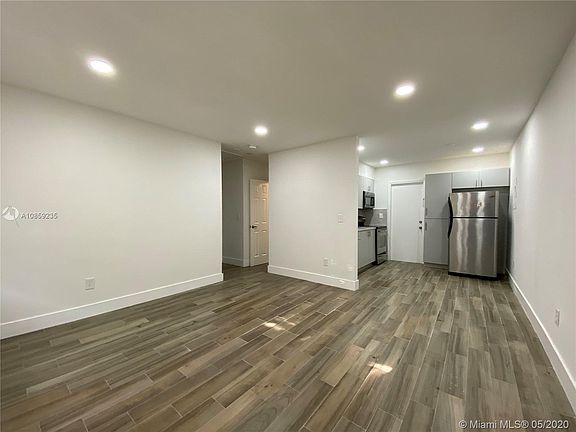 4th image of 367 NE 55th Ter #367