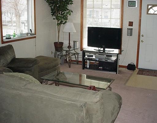 1st image of 1139 E Bowman St