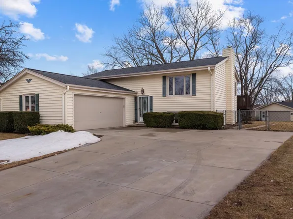 555 East Golden LANE, Oak Creek, WI 53154