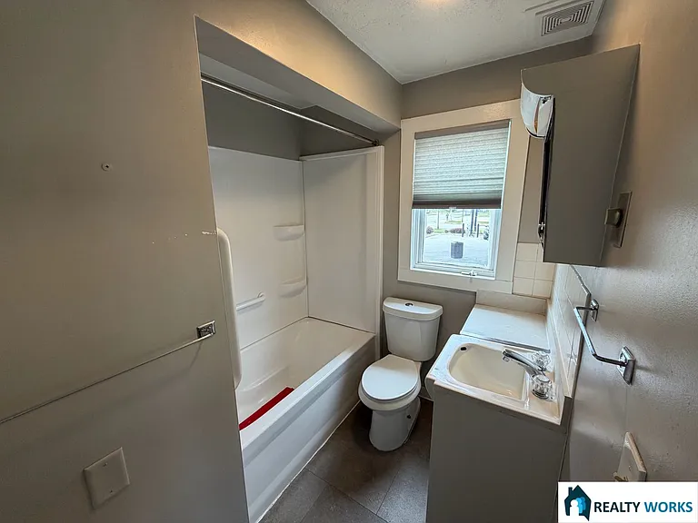 1018 Charleston St — Photo 7