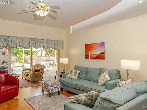 5th image of 1626 SE Aires Ln