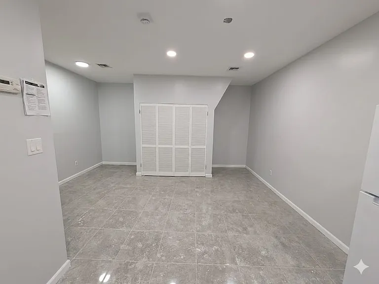 223 Hawthorne Ave #1A — Photo 6